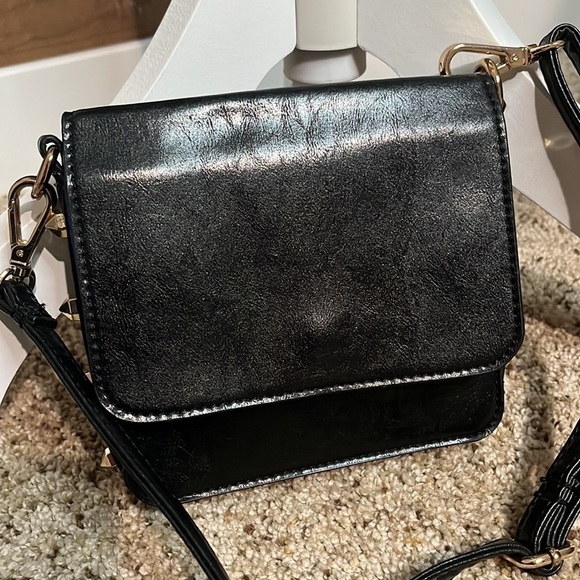 Vr Black Crossbody Bag Adjustable Straps Gold Tone Spikes - Picture 10 of 13